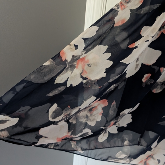 Elegant Navy Floral Dress - Picture 4 of 7